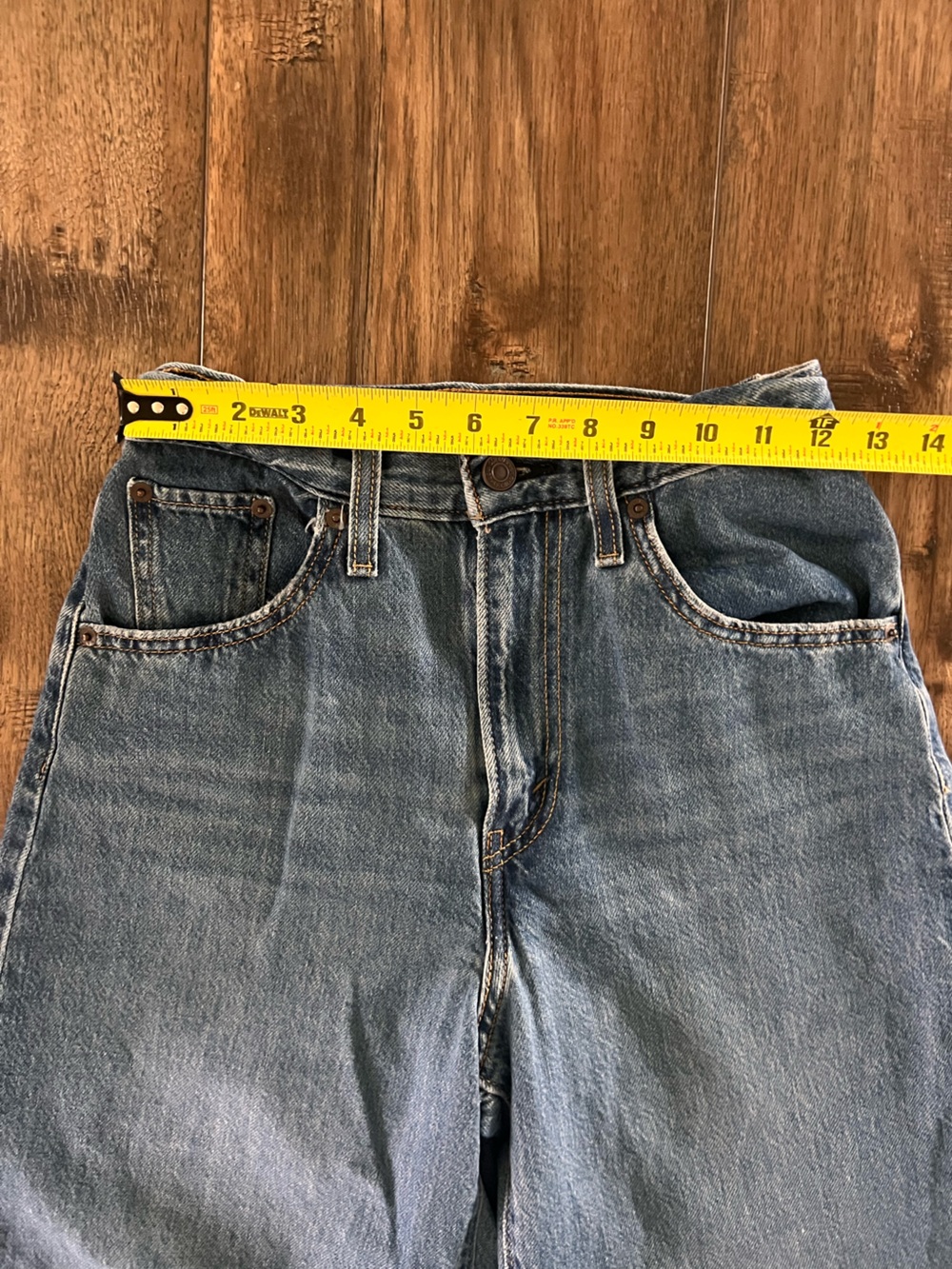 Levi's Cinch Baggy Womens Adjustable Lightweight Jeans Blue Denim Size 25 - Picture 13 of 16